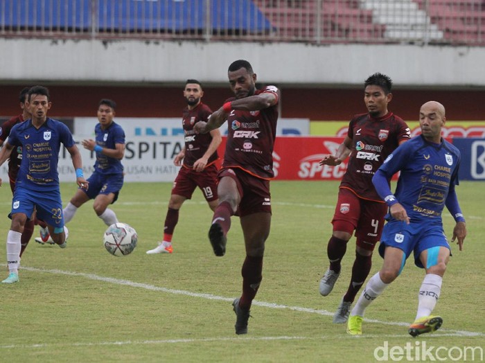 PSIS terhambat lajunya ke papan atas setelah takluk 0-1 dari Borneo FC. Berikut foto-foto pertandingannya!