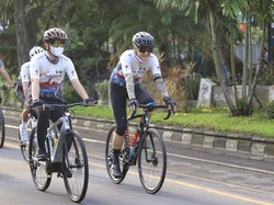 Ganjar & Gibran Pimpin Rombongan Tour de Borobudur 2021
