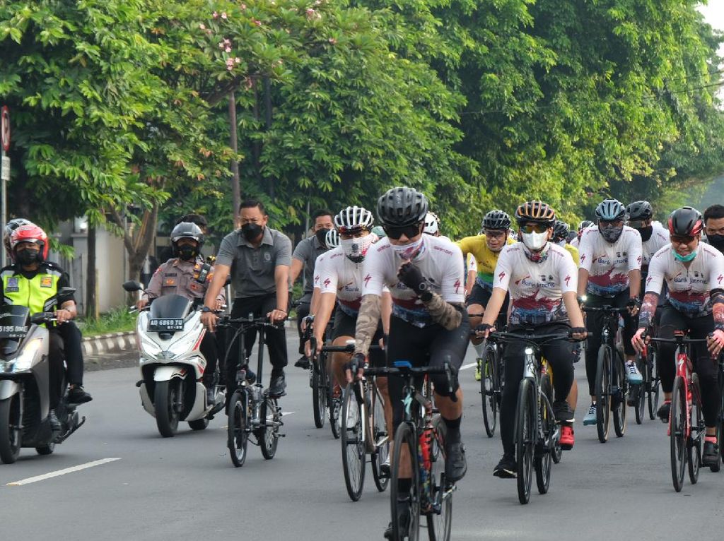 Buka Tour de Borobudur, Ganjar-Gibran Pimpin Sepedaan 120 Km