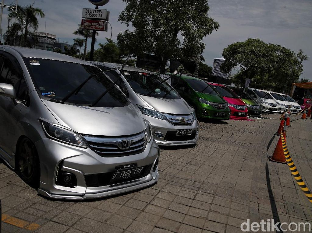 Geliat Pameran Mobil saat PPKM Level 1 Geliat Pameran Mobil saat PPKM Level 1