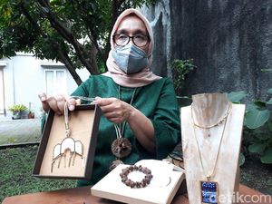 Kreatif! Perajin di Jogja Ini Manfaatkan Biji Kopi Jadi Tali Masker Keren
