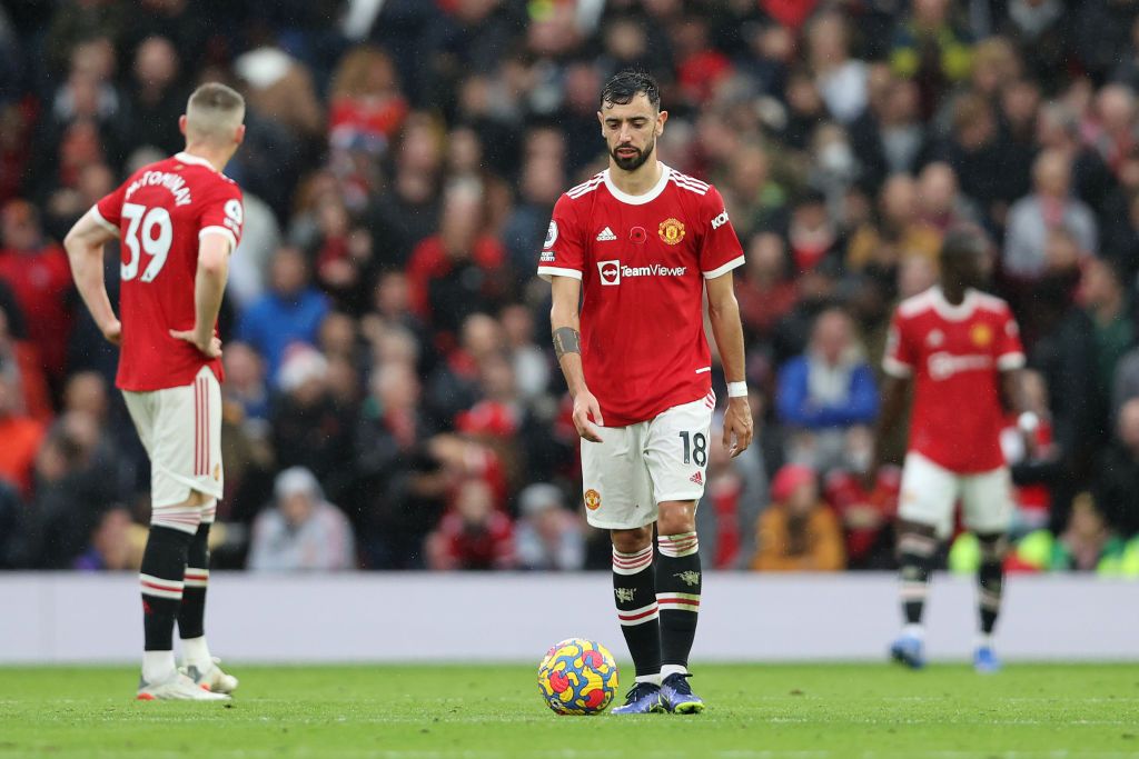 MANCHESTER, ENGLAND - NOVEMBER 06: Bruno Fernandes of Manchester United looks dejected following Manchester City's second goal during the Premier League match between Manchester United and Manchester City at Old Trafford on November 06, 2021 in Manchester, England. (Photo by Clive Brunskill/Getty Images)