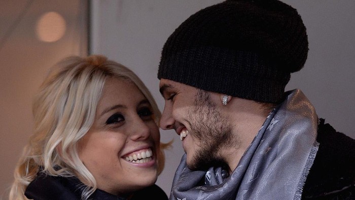 MILAN, ITALY - JANUARY 13:  Wanda Nara and Mauro Icardi attend the Serie A match between FC Internazionale Milano and AC Chievo Verona at San Siro Stadium on January 13, 2014 in Milan, Italy.  (Photo by Claudio Villa/Getty Images)