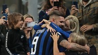 Kontroversi di awal pernikahan mereka saat itu tak mengusik momen-momen mesra Wanda Nara-Mauro Icardi. Sampai akhirnya ada rumor perpisahan pada saat ini. (Foto: Getty Images/Emilio Andreoli)