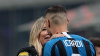 Icardi menikahi Wanda pada tahun 2014. Saat itu si striker asal Argentina masih membela Inter Milan. (Foto: Getty Images/Emilio Andreoli)