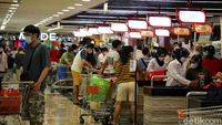 PPKM Level 1, Supermarket Diserbu Warga