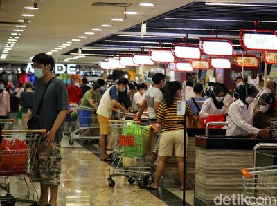 PPKM Level 1, Supermarket Diserbu Warga