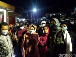 Risma Alihkan Bantuan dari Batu ke Pengungsi di Kota Malang, Ini Sebabnya
