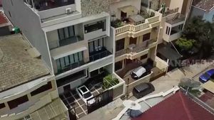 10 Potret Rumah Mewah Mons Indrawati, Ganjalan Pintu dari Emas Batangan