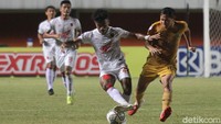 Pada pertandingan di Stadion Maguwoharjo, Sleman, Sabtu (6/11/2021), Bhayangkara dan PSM saling menyerang sejak menit awal.