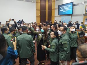 Andika Jadi Sasaran Selfie Anggota Komisi I Usai Disetujui Jadi Panglima TNI