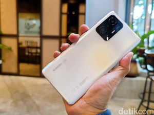 Unboxing Xiaomi 11T Pro, HP Snapdragon 888 Termurah di Indonesia Unboxing Xiaomi 11T Pro, HP Snapdragon 888 Termurah di Indonesia