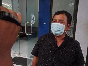 Pedagang Ini Lihat Mobil Vanessa Terbang Usai Tabrak Beton Pembatas Tol Jombang Pedagang Ini Lihat Mobil Vanessa Terbang Usai Tabrak Beton Pembatas Tol Jombang