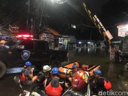 Banjir di Perumahan Pondok Karya Jakarta Selatan Capai 1,5 Meter