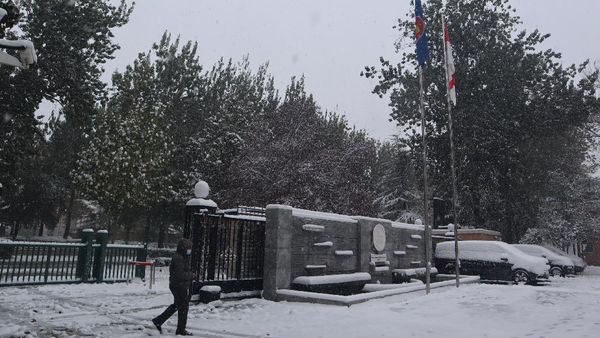 China Dilanda Badai Salju, Begini Suasana di Kota Beijing