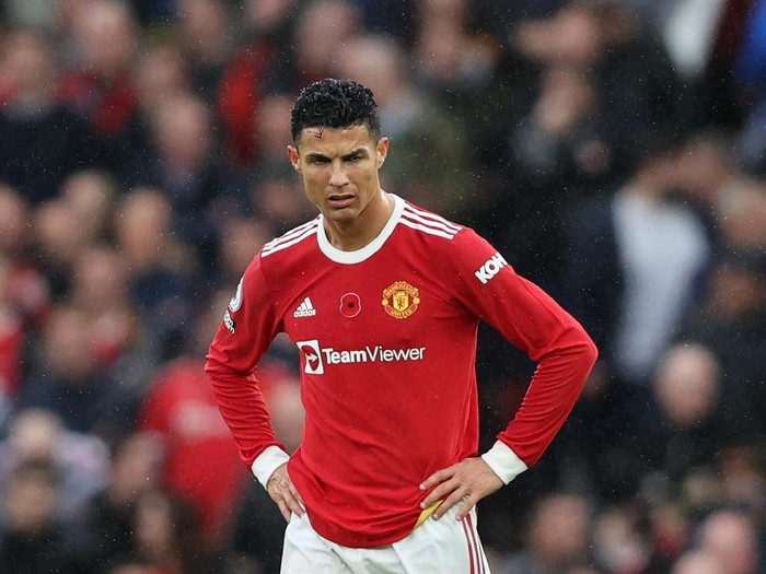MANCHESTER, ENGLAND - NOVEMBER 06: Cristiano Ronaldo of Manchester United looks dejected following Manchester City's second goal during the Premier League match between Manchester United and Manchester City at Old Trafford on November 06, 2021 in Manchester, England. (Photo by Clive Brunskill/Getty Images)