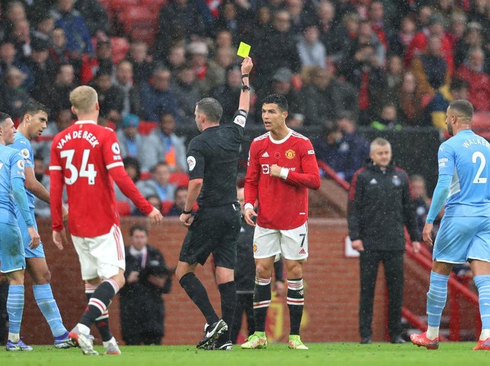 MANCHESTER, ENGLAND - NOVEMBER 06: Cristiano Ronaldo of Manchester United looks dejected following Manchester City's second goal during the Premier League match between Manchester United and Manchester City at Old Trafford on November 06, 2021 in Manchester, England. (Photo by Clive Brunskill/Getty Images)