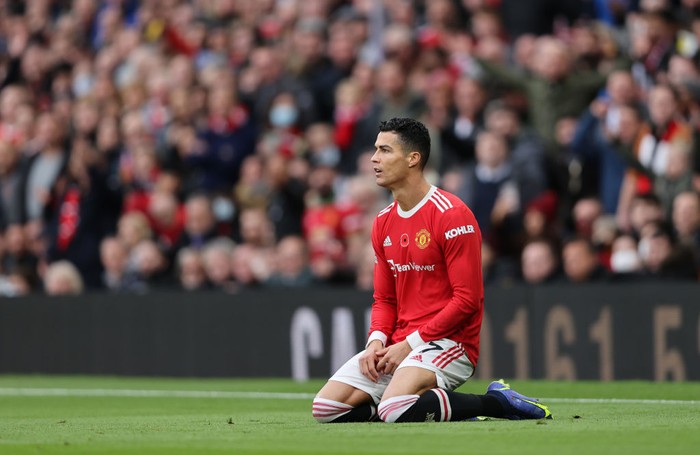 MANCHESTER, ENGLAND - NOVEMBER 06: Cristiano Ronaldo of Manchester United looks dejected following Manchester Citys second goal during the Premier League match between Manchester United and Manchester City at Old Trafford on November 06, 2021 in Manchester, England. (Photo by Clive Brunskill/Getty Images)