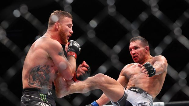 Nov 6, 2021; New York, NY, USA; Justin Gaethje (red gloves) competes against Michael Chandler (blue gloves) during UFC 268 at Madison Square Garden. Mandatory Credit: Ed Mulholland-USA TODAY Sports