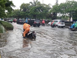Titik-titik Jalan di Jakbar yang Tergenang Imbas Hujan Deras