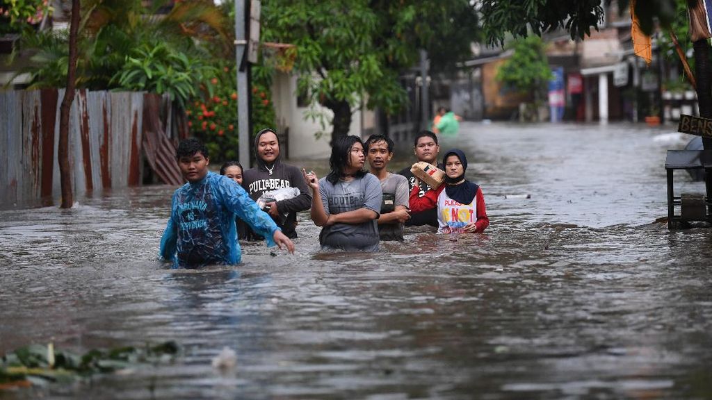 Jakarta Diguyur Hujan, Kawasan Pela Mampang Kebanjiran