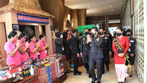 Kapolri Jenderal Listyo Sigit saat membuka The 58 Th International Association Of Women Police (IAWP) Training Conference di Labuan Bajo, Nusa Tenggara Timur (NTT), Minggu (7/11/2021). (Dok. Istimewa)
