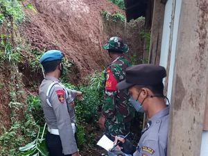 Longsor Dua Titik di Trenggalek Jebol Rumah Warga-Tutup Akses Jalan