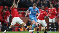 Manchester United vs Manchester City berlangsung di Old Trafford dalam pekan ke-11 Liga Inggris, Sabtu (6/11) malam WIB (Getty Images/Clive Brunskill)