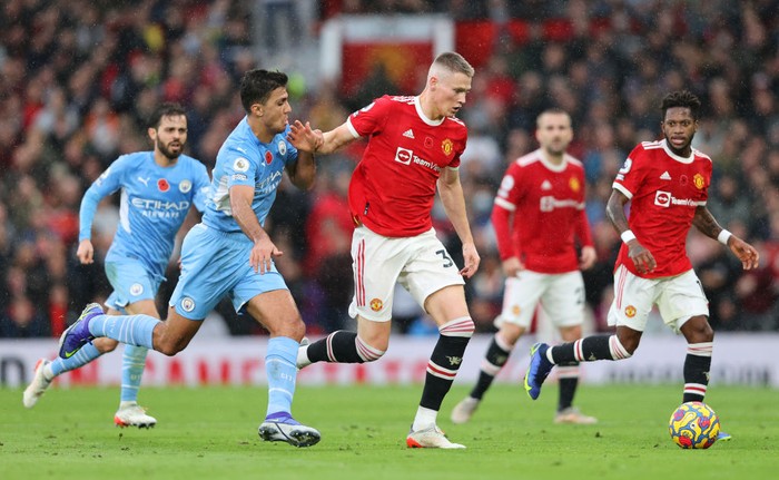MANCHESTER, ENGLAND - NOVEMBER 06: Rodrigo of Manchester City battles for possession with Scott McTominay of Manchester United during the Premier League match between Manchester United and Manchester City at Old Trafford on November 06, 2021 in Manchester, England. (Photo by Clive Brunskill/Getty Images)