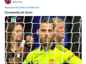 Meme Kocak David De Gea Kebingungan Mana Kawan Mana Lawan