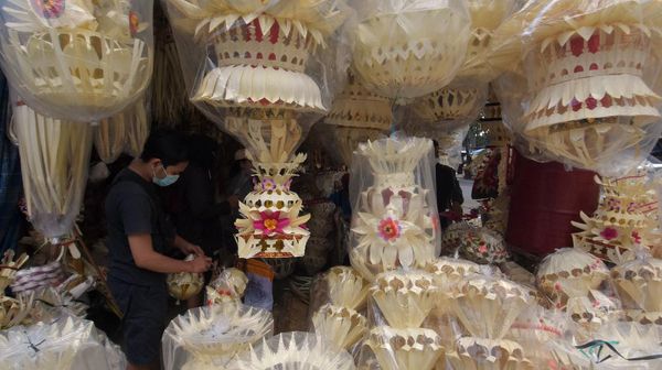 Menengok Persiapan Menyambut Hari Raya Galungan di Bali
