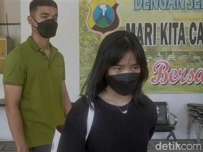 Momen Keluarga Vanessa Angel-Bibi Datangi RS Bhayangkara Polda Jatim