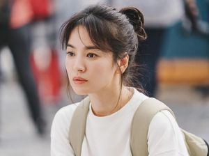 Potret Song Hye Kyo Jadi Anak Kuliahan di Now We Are Breaking Up Potret Song Hye Kyo Jadi Anak Kuliahan di Now We Are Breaking Up
