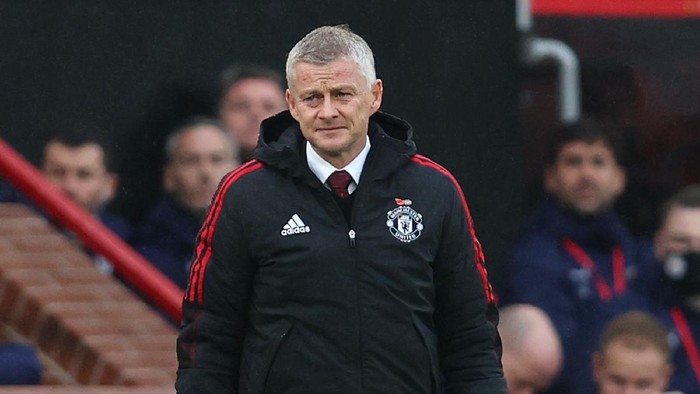 MANCHESTER, ENGLAND - NOVEMBER 06: Ole Gunnar Solskjaer, Manager of Manchester United looks on during the Premier League match between Manchester United and Manchester City at Old Trafford on November 06, 2021 in Manchester, England. (Photo by Clive Brunskill/Getty Images)