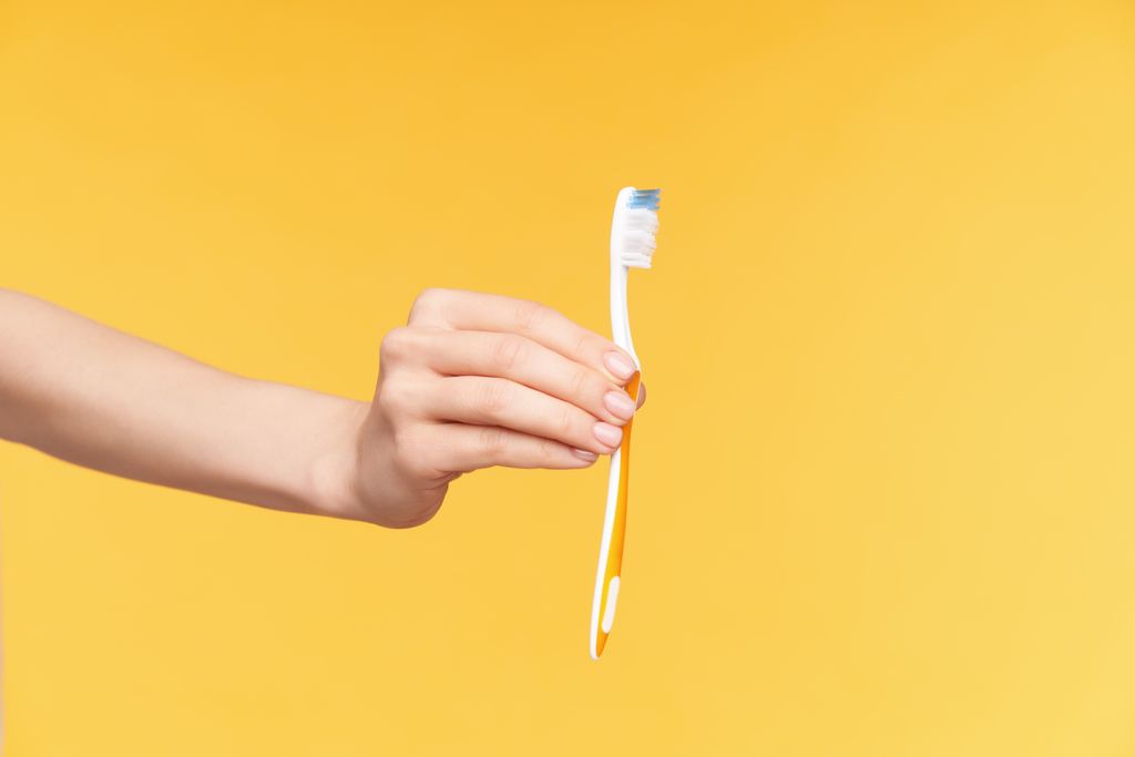 Pilih sikat gigi dan pasta gigi yang benar