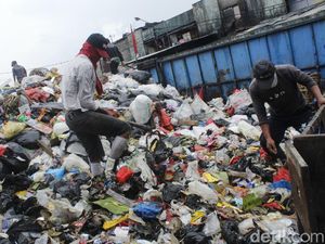 TPA Sarimukti Krisis BBM, Sampah di Bandung Mulai Menumpuk! TPA Sarimukti Krisis BBM, Sampah di Bandung Mulai Menumpuk!