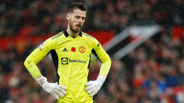 Soccer Football - Premier League - Manchester United v Manchester City - Old Trafford, Manchester, Britain - November 6, 2021 Manchester United's David de Gea looks dejected REUTERS/Craig Brough EDITORIAL USE ONLY.