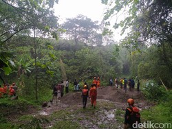 6 Pemancing Terseret Arus Sungai di Karanganyar, 1 Hilang