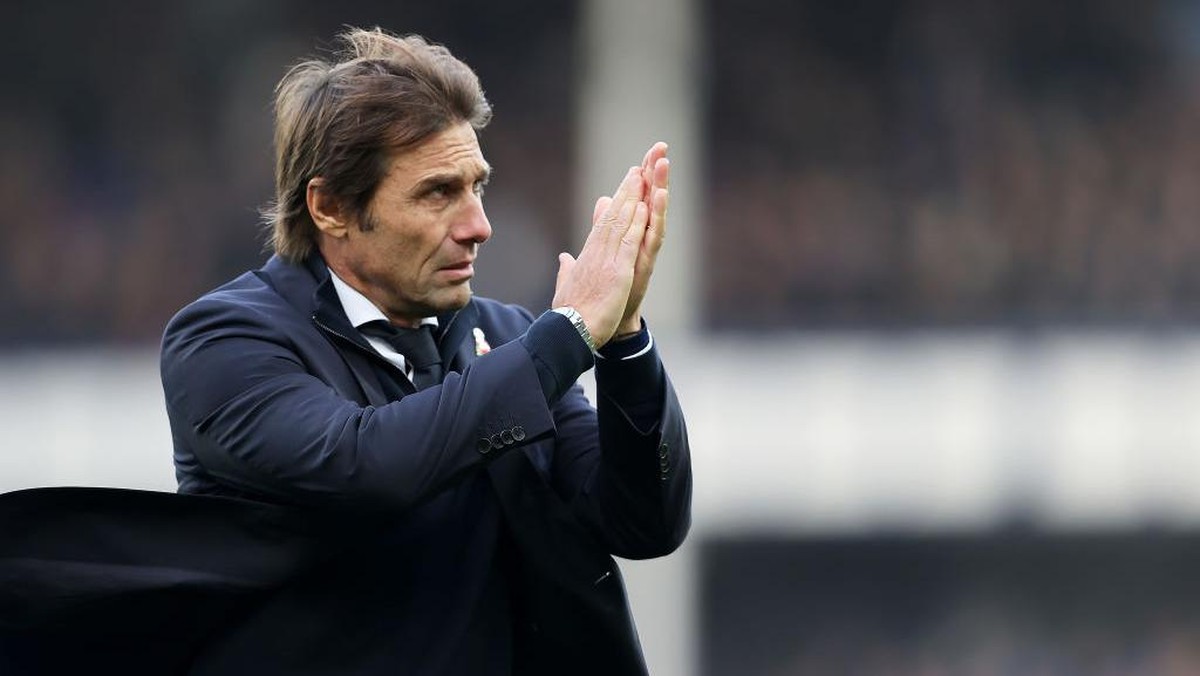 Conte memuji semangat juang Tottenham saat melawan Everton. Foto: Getty Images/Clive Brunskill