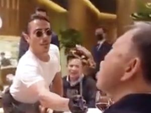 Misteri Salt Bae Mendadak Dicekal Facebook