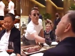 Cicipi Steak Lapis Emas Salt Bae, Menteri Vietnam Ini Dikecam Warganya