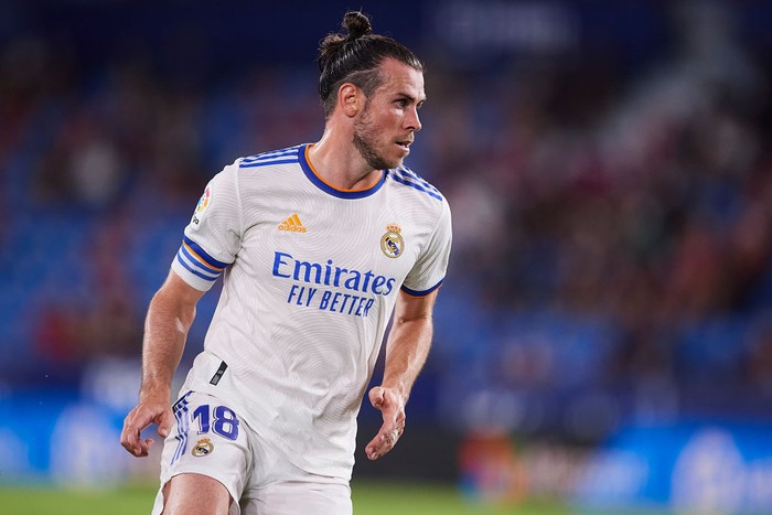 Gareth Bale VALENCIA, SPAIN - AUGUST 22: Gareth Bale of Real Madrid looks on during the La Liga Santader match between Levante UD and Real Madrid CF at Ciutat de Valencia Stadium on August 22, 2021 in Valencia, . (Photo by Aitor Alcalde Colomer/Getty Images)