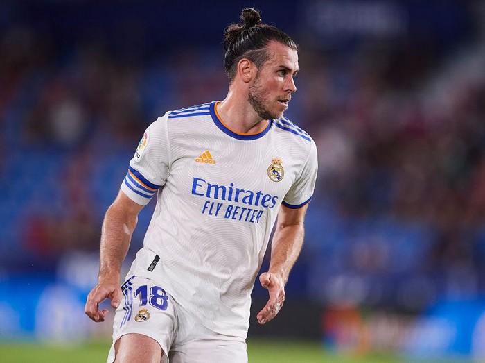 VALENCIA, SPAIN - AUGUST 22: Gareth Bale of Real Madrid looks on during the La Liga Santader match between Levante UD and Real Madrid CF at Ciutat de Valencia Stadium on August 22, 2021 in Valencia, . (Photo by Aitor Alcalde Colomer/Getty Images)