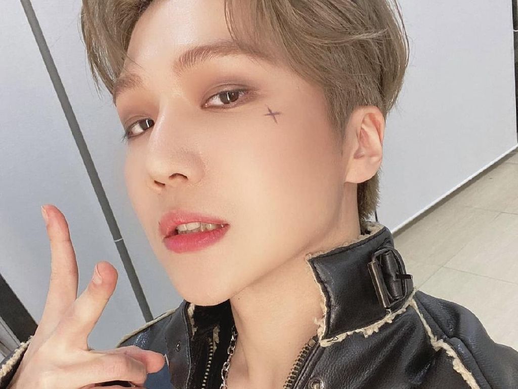 Jinho PENTAGON Positif COVID-19, Batal Tampil di Show Champion Jinho PENTAGON Positif COVID-19, Batal Tampil di Show Champion
