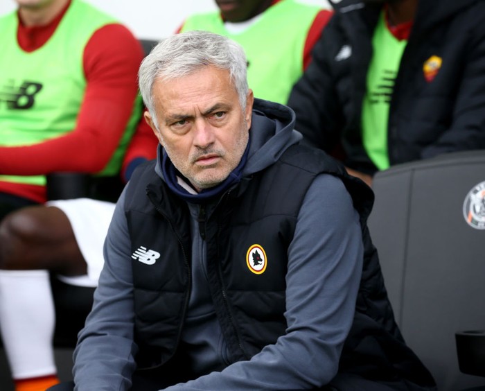 VENICE, ITALY - NOVEMBER 07: Head coach of Roma Josè Mourinho during the Serie A match between Venezia FC v AS Roma at Stadio Pier Luigi Penzo on November 07, 2021 in Venice, Italy. (Photo by Maurizio Lagana/Getty Images)