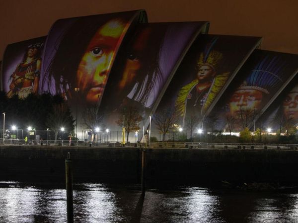 Keren! Video Mapping Ini Sentil Masalah Krisis Iklim