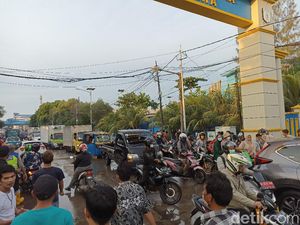 Imbas Banjir Rob, Lalin di Kawasan Pelabuhan Muara Baru Macet