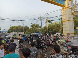 Imbas Banjir Rob, Lalin di Kawasan Pelabuhan Muara Baru Macet