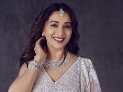 Pria 50 Tahun Datangi Rumah Madhuri Dixit Minta Diadopsi