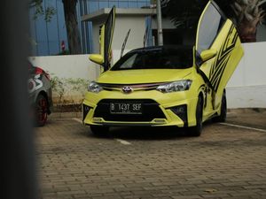 Toyota Limo Eks Taksi Pakai Pintu Ala Lamborghini, Biaya Habis Rp 15 Juta Toyota Limo Eks Taksi Pakai Pintu Ala Lamborghini, Biaya Habis Rp 15 Juta